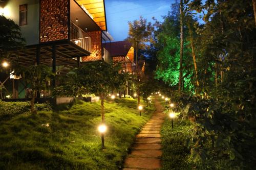 Ein Garten an der Unterkunft Bay View Suites, Vythiri, Wayanad