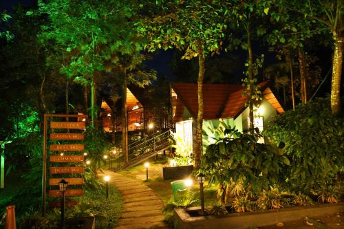 Ein Garten an der Unterkunft Bay View Suites, Vythiri, Wayanad