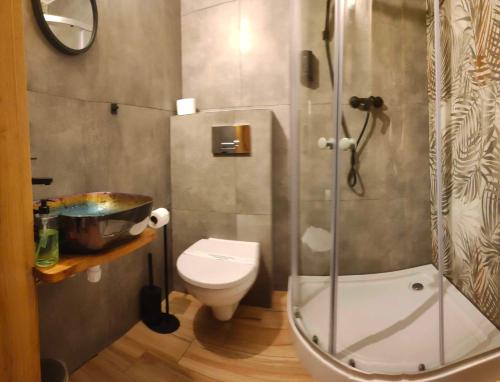 Ein Badezimmer in der Unterkunft Apartamenty RETRO FV
