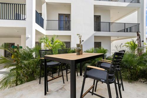 Balkón nebo terasa v ubytování Bonaire Beach Apartment 7 with communal pool and diving facilities