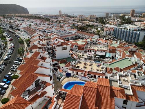 Modern apartment, heated pool & 2 terraces