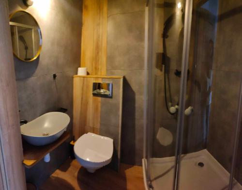 Ein Badezimmer in der Unterkunft Apartamenty RETRO FV