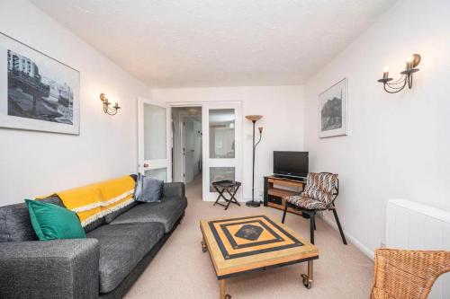 Cosy 2 bedroom flat close to Tower Bridge with free parking photo 10