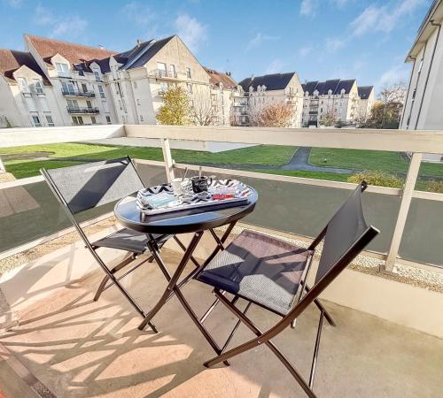 Balkoni atau teres di Studio Wi-Fi et balcon, très bien situé