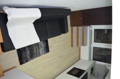 a small room with a bed and a tv at Apart FL in Mirandela
