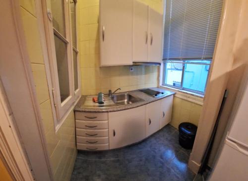 Kuchyň nebo kuchyňský kout v ubytování Center Beach Apartment