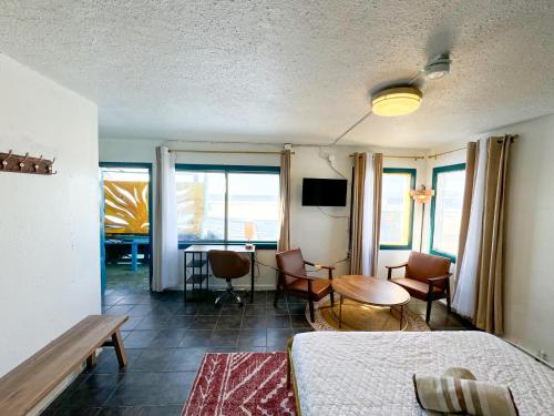 TV o dispositivi per l'intrattenimento presso ITH San Diego Beach Bungalow Surf Hostel