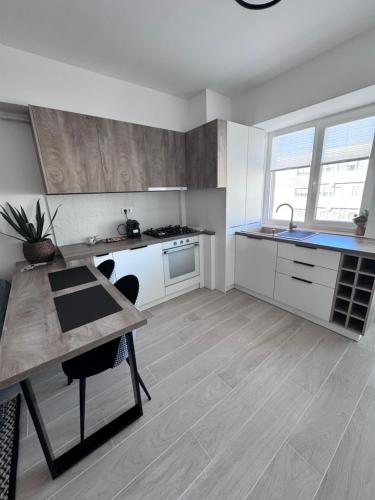 Η κουζίνα ή μικρή κουζίνα στο Apartament Serene