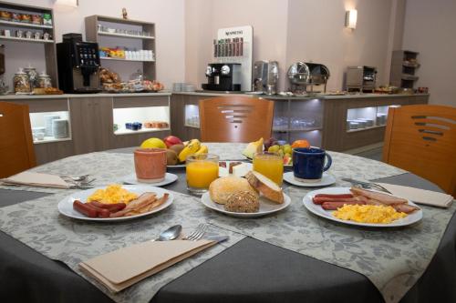 Makanan di atau berdekatan hotel