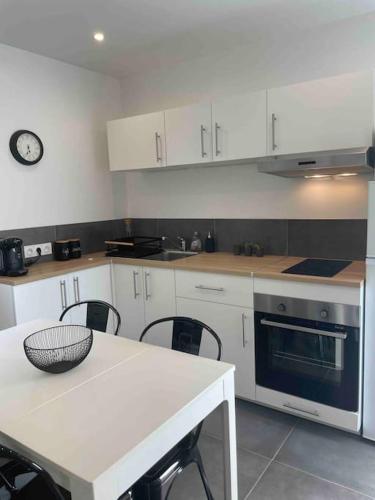 Η κουζίνα ή μικρή κουζίνα στο Chalet cosy en Sologne