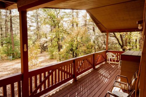 Balkón nebo terasa v ubytování Northwoods Cabins
