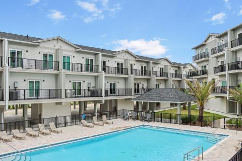 a pool in front of a large apartment building at Gus Getaway by Pristine Properties Vacation Rentals in Highland View