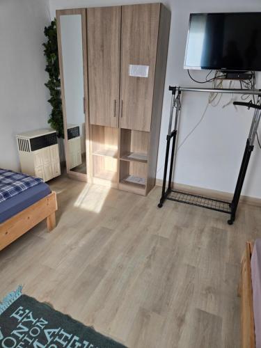 Televízia a/alebo spoločenská miestnosť v ubytovaní Nagyi Vendégház Kecskemét