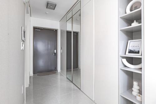 a bathroom with a glass door and a walk in shower at Apart - Highvill, Хайвилл in Promyshlennyy