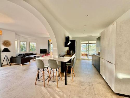 Villa Florida, Apt 8 prs, Piscine, Clim, Parking