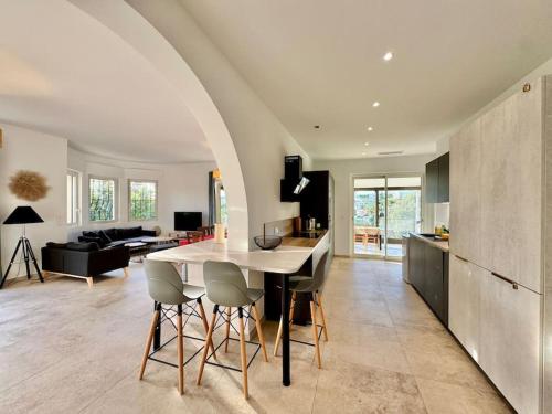 Villa Florida, Apt 8 prs, Piscine, Clim, Parking