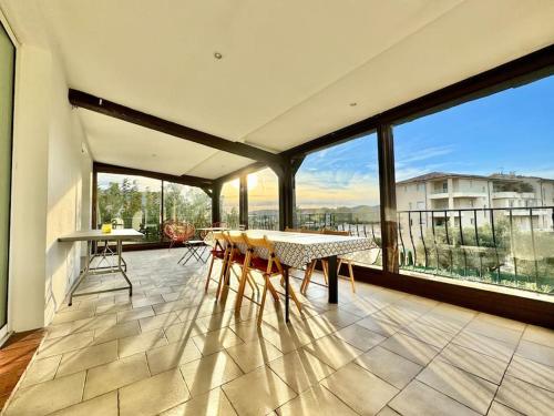 Villa Florida, Apt 8 prs, Piscine, Clim, Parking
