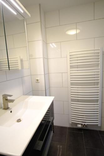 Bilik mandi di Ferienwohnung Kaspar
