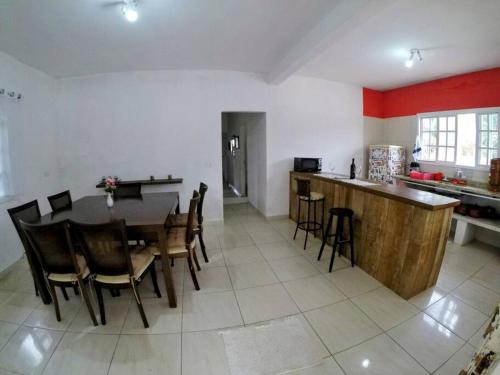 a kitchen and dining room with a table and chairs at Refúgio da Ilha in Ilha Comprida