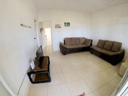 a living room with two couches and a table at Refúgio da Ilha in Ilha Comprida