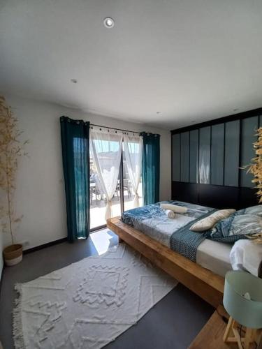 a bedroom with a large bed and a window at Villa avec piscine in Gaujac