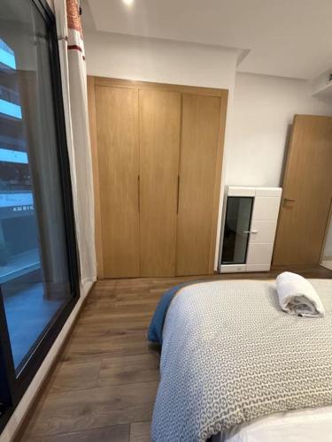 Ideal home away from homeにあるベッド