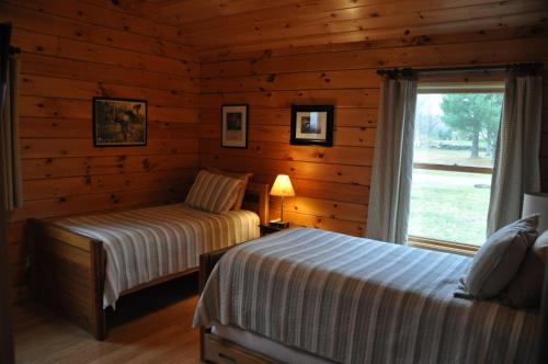 Posteľ alebo postele v izbe v ubytovaní Muddy Moose