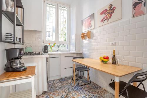 Elegantis Des Artistes Apartment