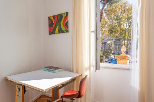 Elegantis Des Artistes Apartment