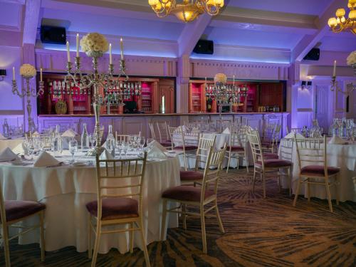 Εστιατόριο ή άλλο μέρος για φαγητό στο Treacys Oakwood Hotel, Shannon