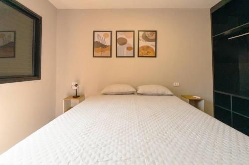 Ένα ή περισσότερα κρεβάτια σε δωμάτιο στο Excelente Apartamento Centro - MJ20