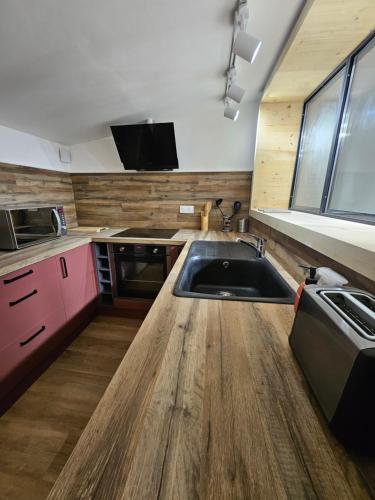 a kitchen with a sink and a counter top at Sur les toits in Draguignan