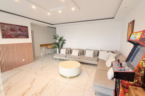 Nice Apartment with amazing view of Paris with private Parking