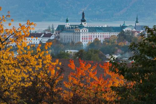 Ein allgemeiner Bergblick oder ein Berglick von des Hotels aus