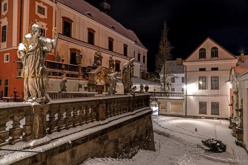 Dům Hostů Klášter Broumov im Winter