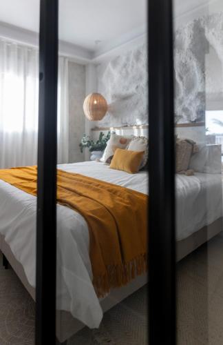 a bedroom with a bed with an orange blanket at Golden View in Águilas
