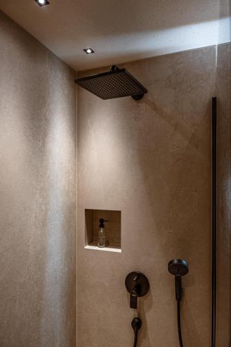 a bathroom with a shower with a shower head at Jaggling Appartements in Sankt Ulrich am Pillersee
