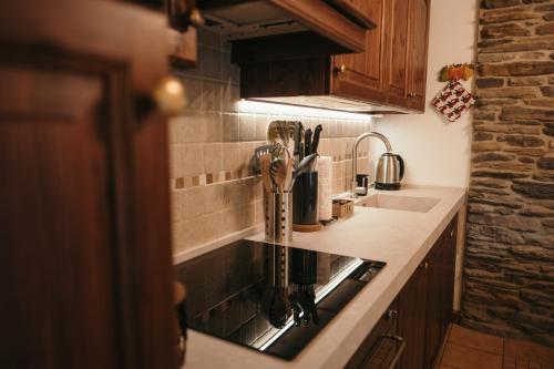 a kitchen with a sink and a counter top at Appartamento a Ponte di Legno con Vista sulle Alpi in Ponte di Legno
