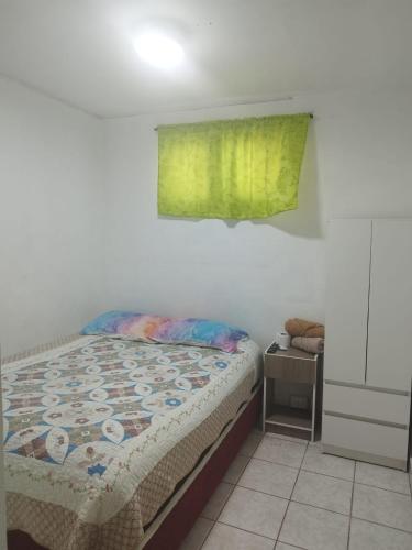 a bedroom with a bed and a window on the wall at Hostal Venecia in Arica