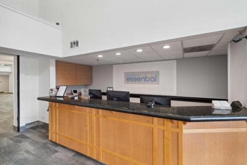 an office with a lobby with a reception counter at Sonesta Essential Vacaville Napa Valley in Vacaville