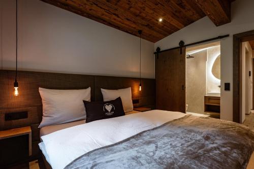 a bedroom with a large bed with white pillows at Jaggling Appartements in Sankt Ulrich am Pillersee