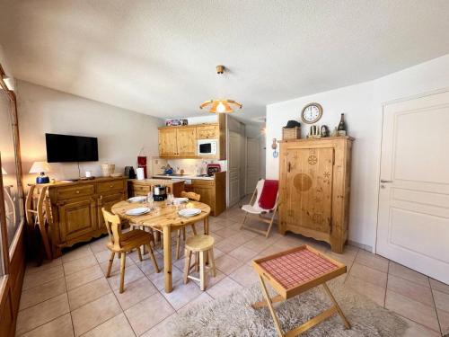 Photo de la galerie de l'établissement Résidence L'ourson - T3 43m² COSY A 200m DES PISTES - VARS MAE-2151, à Vars