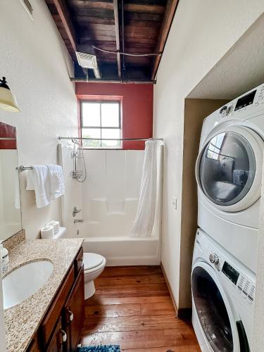 a bathroom with a washing machine and a washer at Sleepover 2BD 1BA Condos Downtown Springfield in Springfield