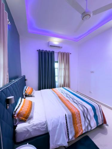 Ένα ή περισσότερα κρεβάτια σε δωμάτιο στο Adole Guest House