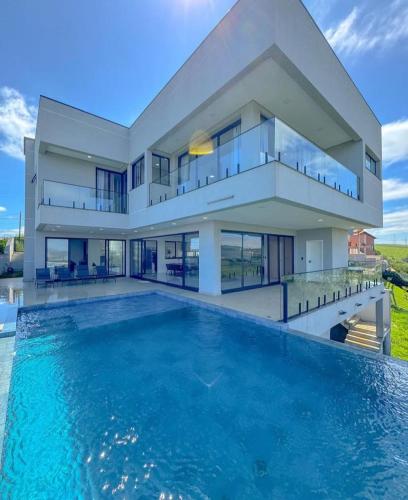 Bazén v ubytování Casa com vista Surreal nebo v jeho okolí