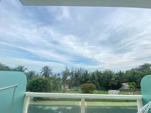 a view of the palm trees from a balcony at Hotel,Căn Hộ Mũi Né Sea link in Phan Thiet