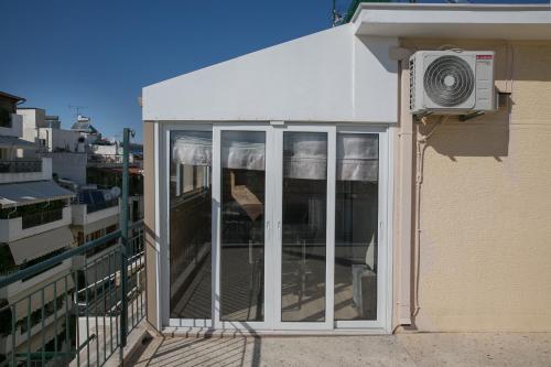 Cosy Penthouse With Terrace Near Metro Station