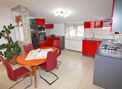 Dapur atau dapur kecil di Apartments Edo