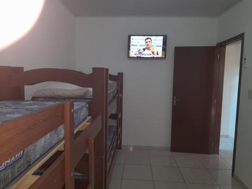 Ένα ή περισσότερα κρεβάτια σε δωμάτιο στο RESIDENCIAL JOÃO CARLOS casa