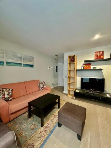 RaNee Apartments - 2 bed 2 bath in city centre